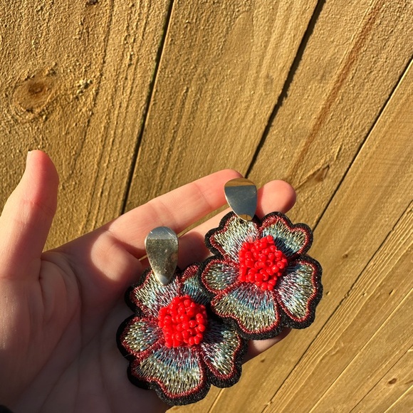 Zara Multicolor Floral Earrings with Gold Detail - Picture 3 of 7